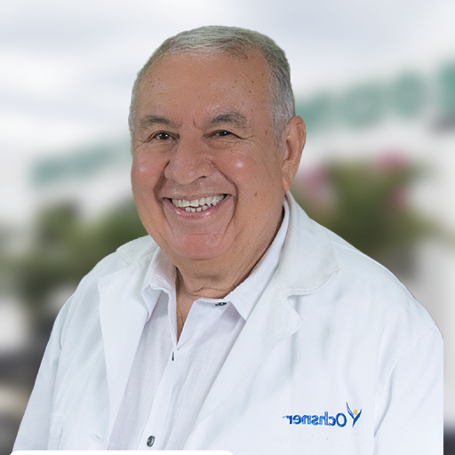 Dr. Salvador Martínez